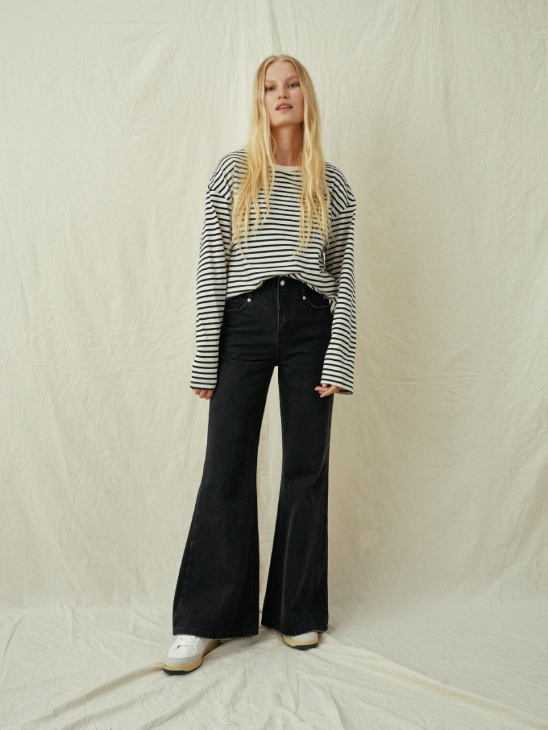 SELA Джинсы экстра-клеш