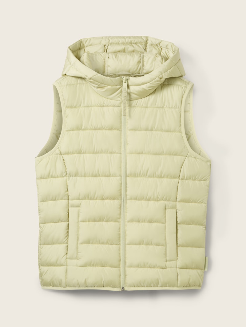 Легкий стеганый жилет с капюшоном